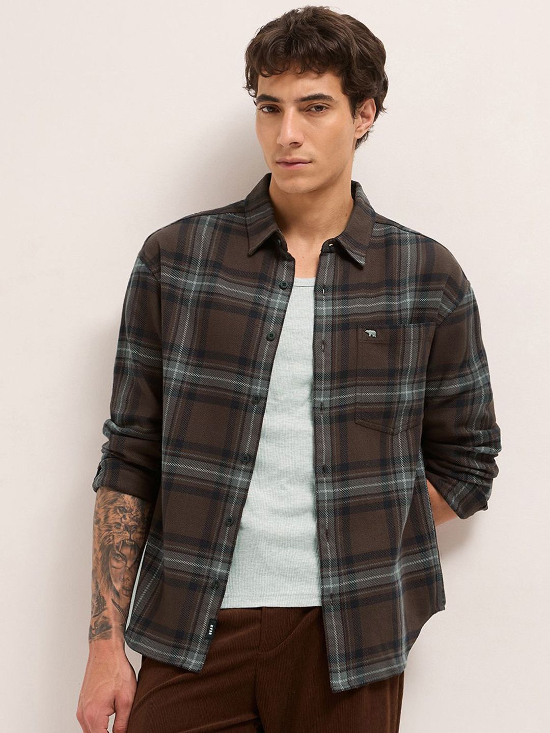 Men Checked Spread Collar Pure Cotton Casual Shirt Offers & Cashback