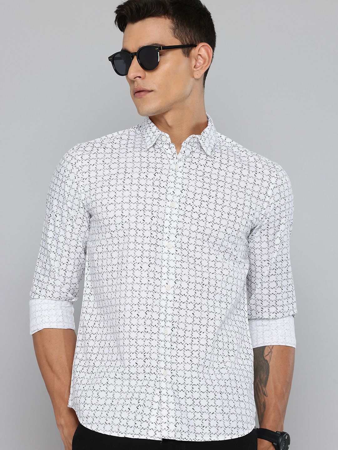 Flying Machine Pure Cotton Slim Fit Abstract Printed Casual Shirt