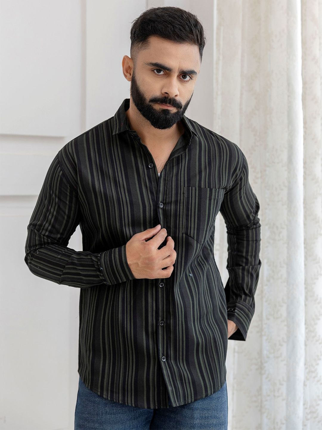 Buy Pjyot by surhi Men Relaxed Fit Vertical Striped Spread Collar