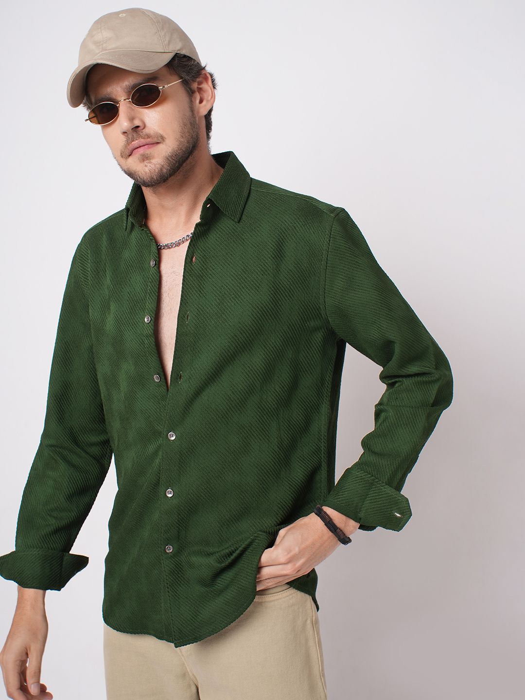 VASTRADO Men Classic Relaxed Fit Solid Spread Collar Casual Shirt
