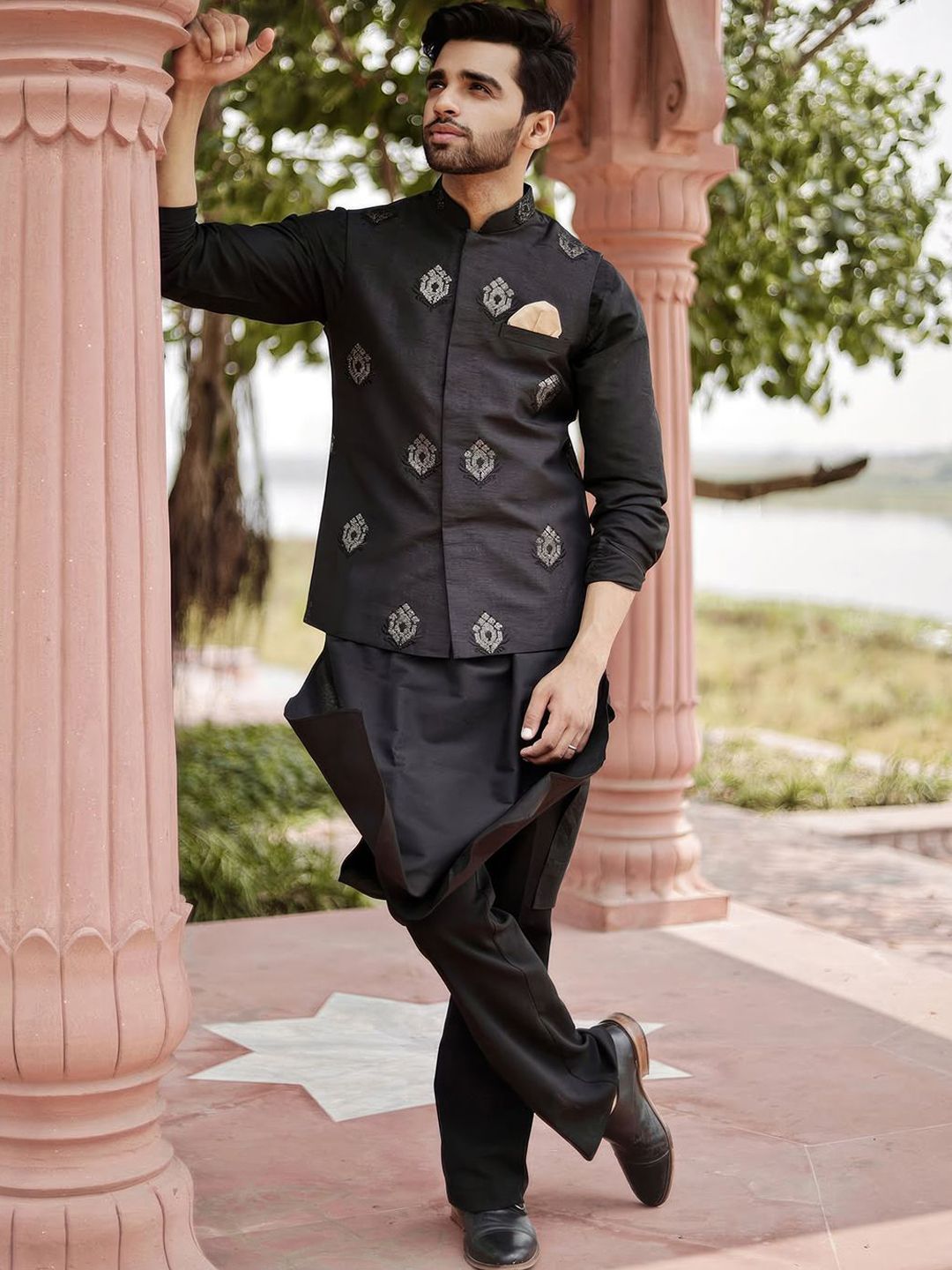 KISAH Men Ethnic Motifs Embroidered Mandarin Collar Nehru jacket