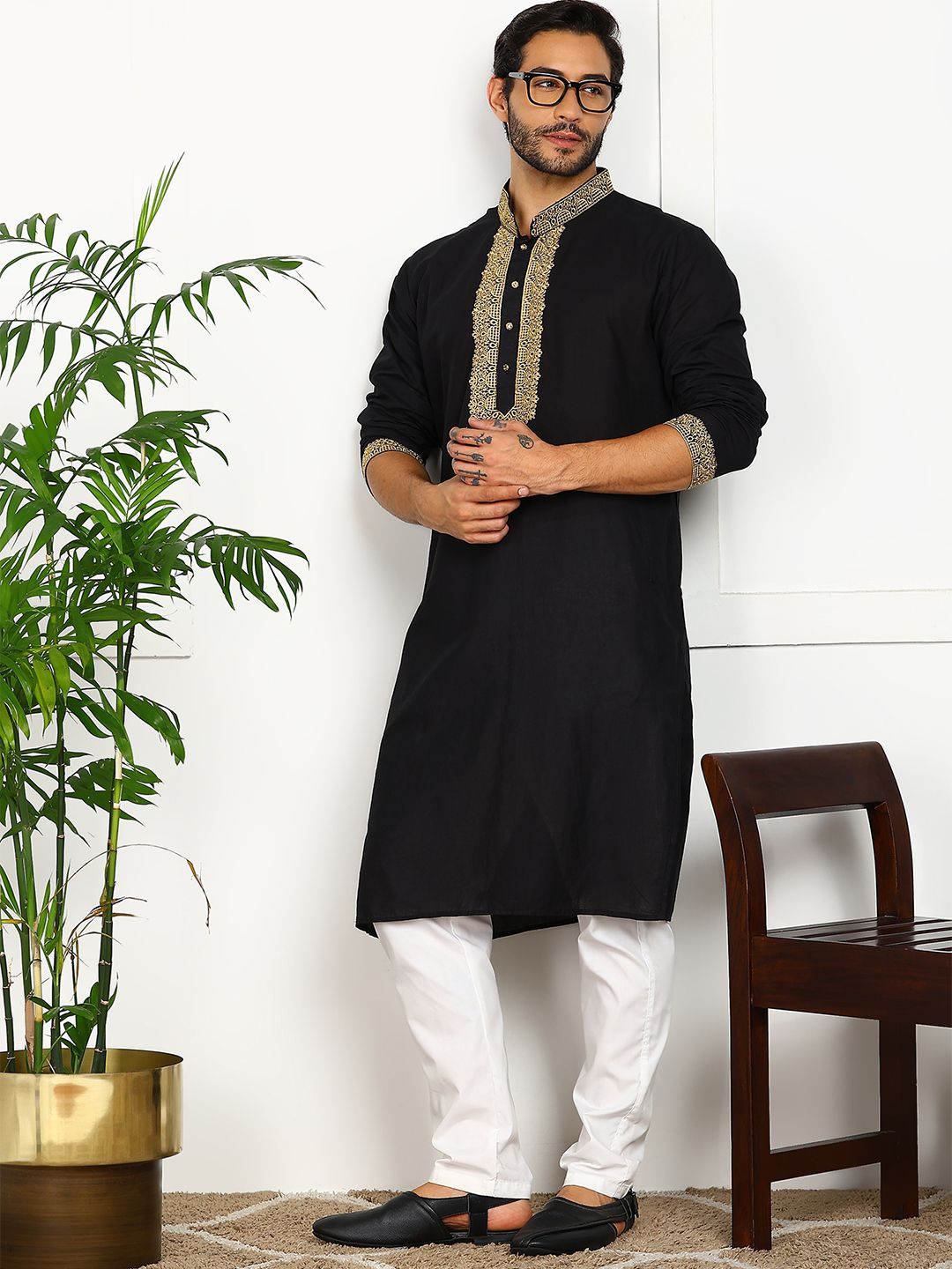 House of Pataudi Men Embroidered Mandarin Collar Straight Kurta