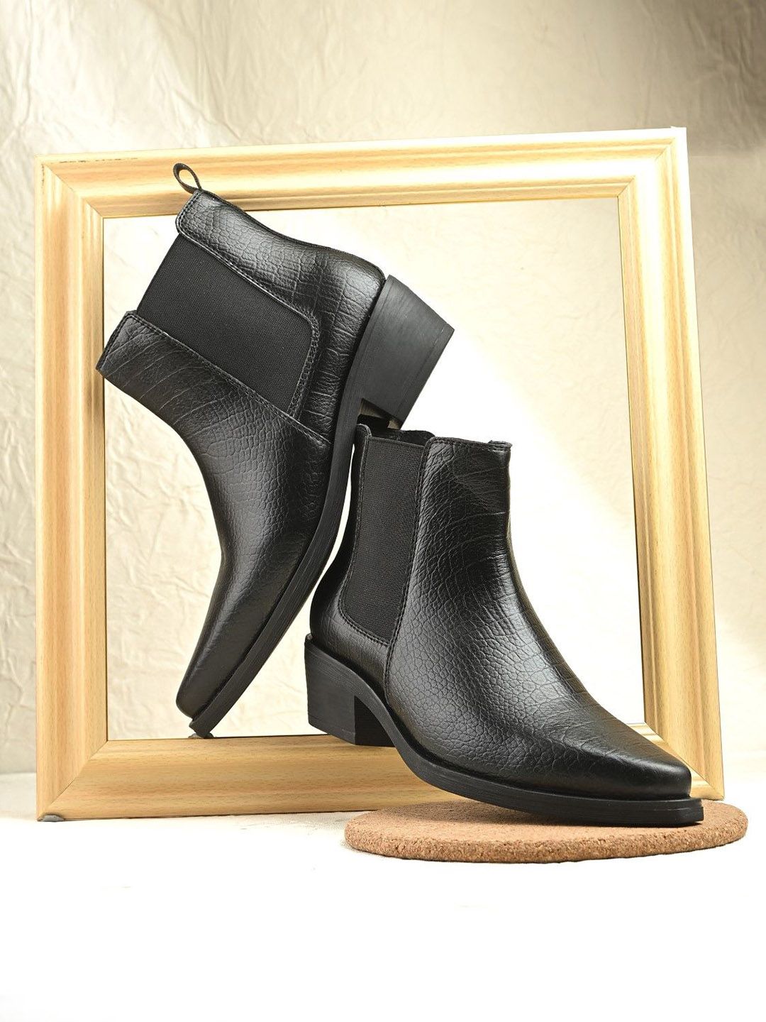 BIZZARO BIZZARO Pointed-Toe Chelsea Boots