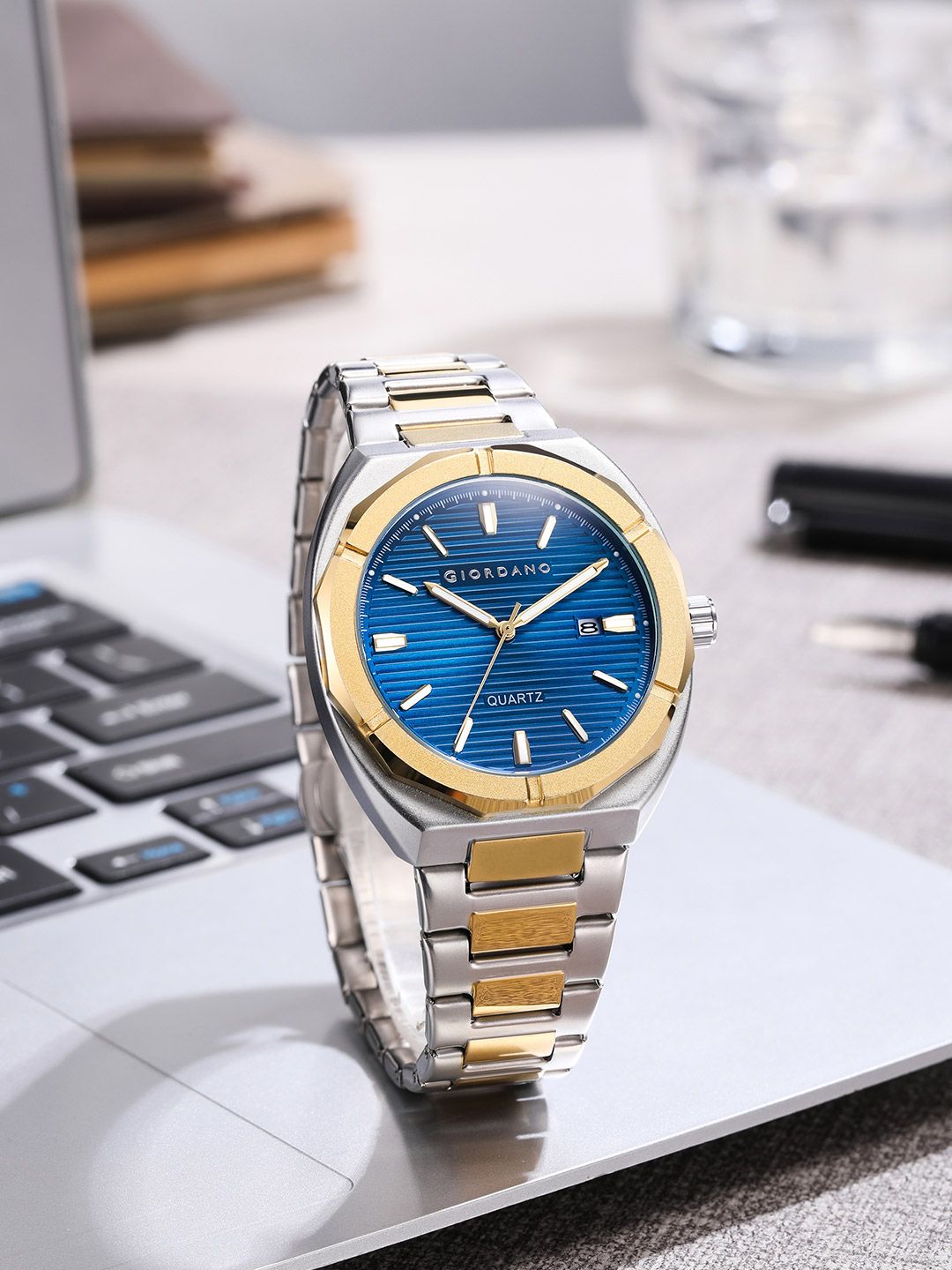 Buy GIORDANO Men Textured Dial Bracelet Style Date Aperture