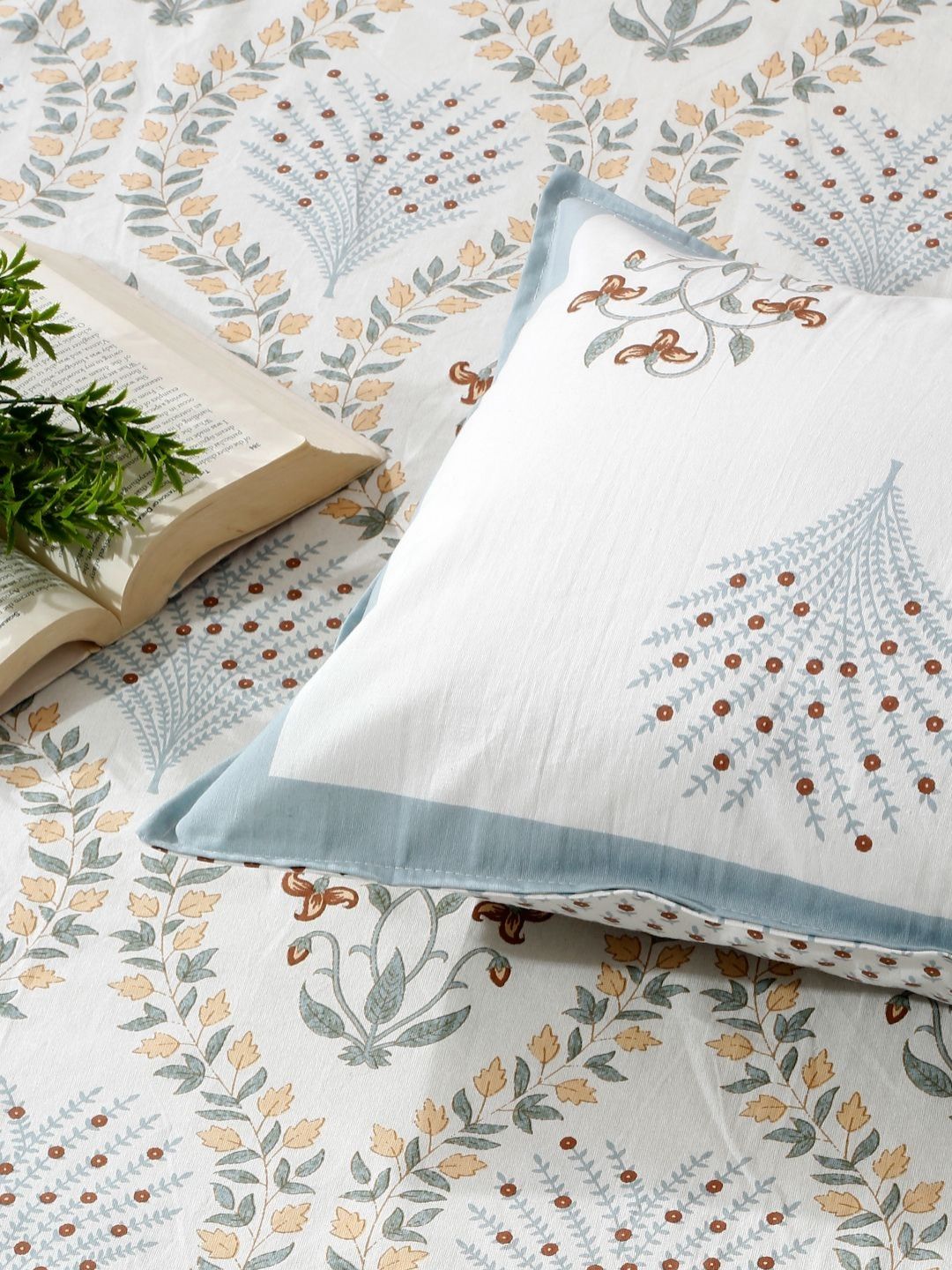 Rajasthan Decor Rajasthan Decor White & Green Floral Cotton 210 TC Super King Bedsheet Set-2.70 m x 2.70 m