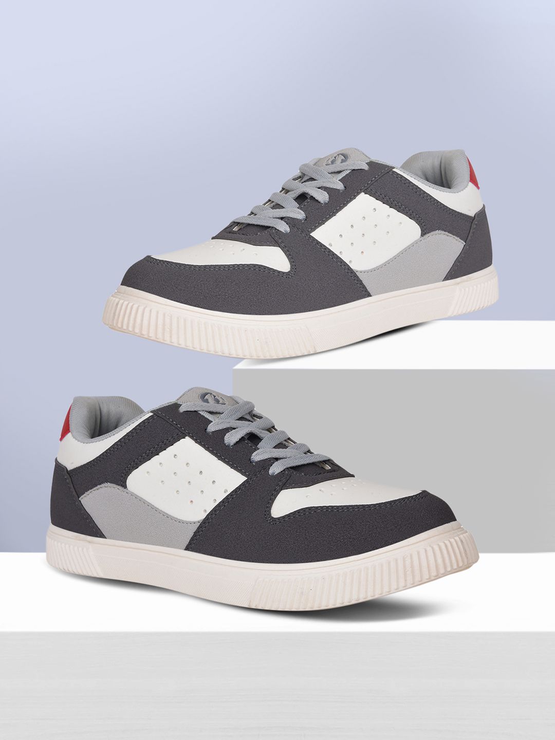 Bata Men Colourblocked Round Toe Sneakers Shoes
