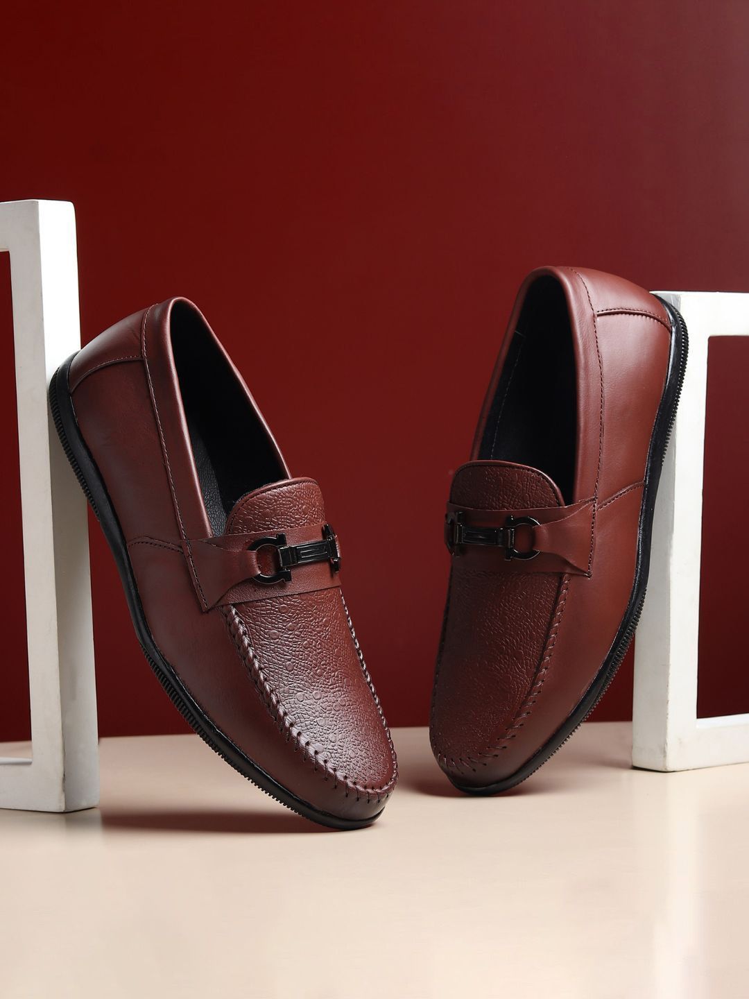 Hayes London Men Textured Leather Formal Loafers
