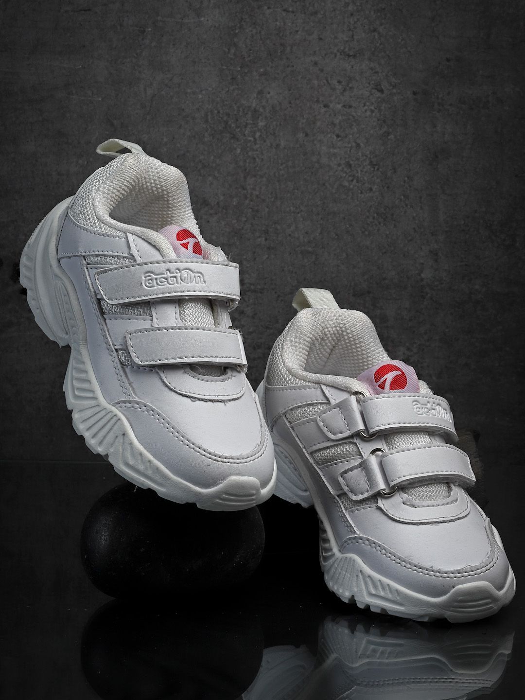 Action BRAVO-70 Boys Round Toe Velcro Running Non-Marking Shoes