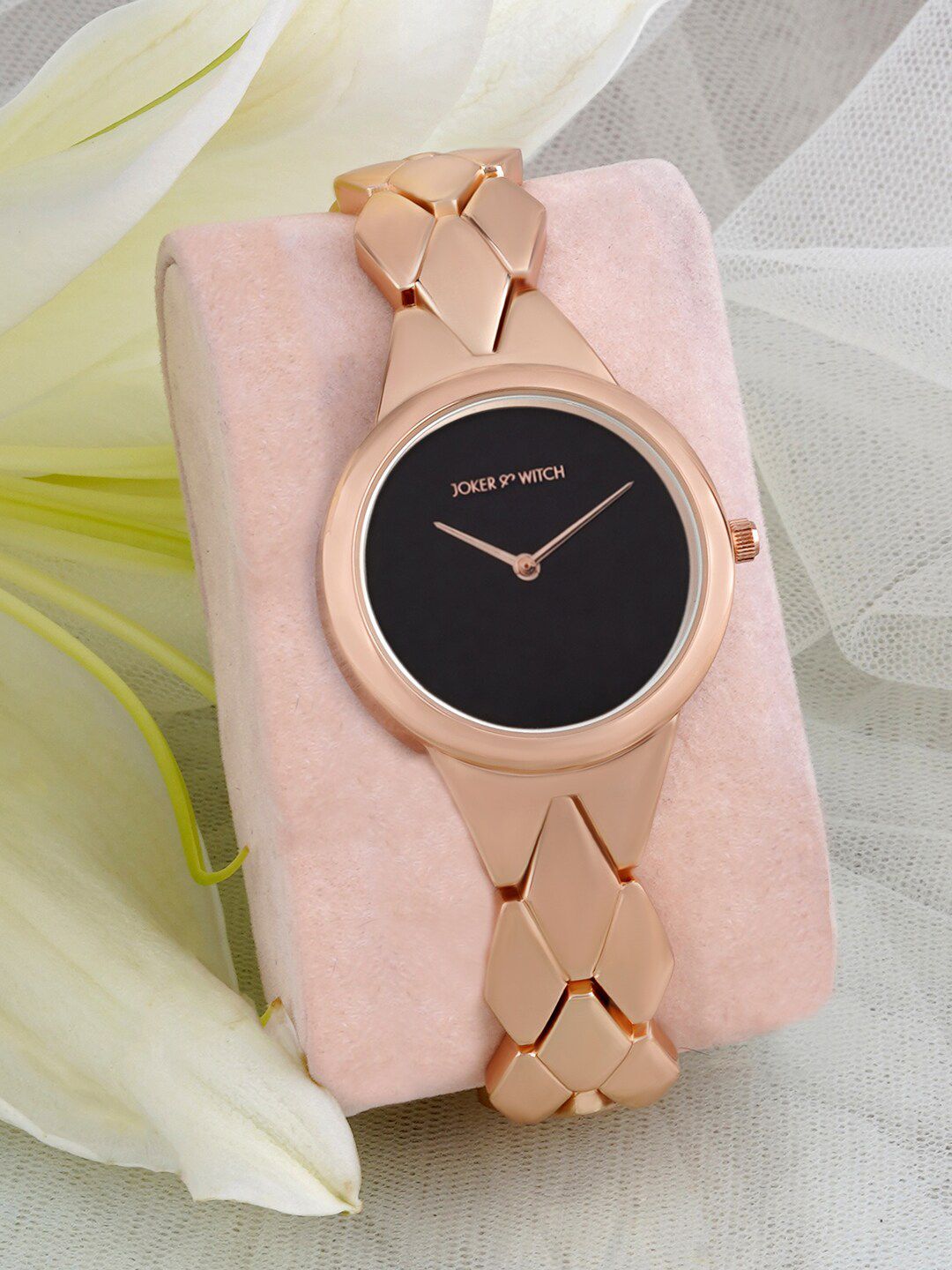 JOKER & WITCH Women Black Dial & Rose Gold Bracelet Style Analogue Watch AMWW617