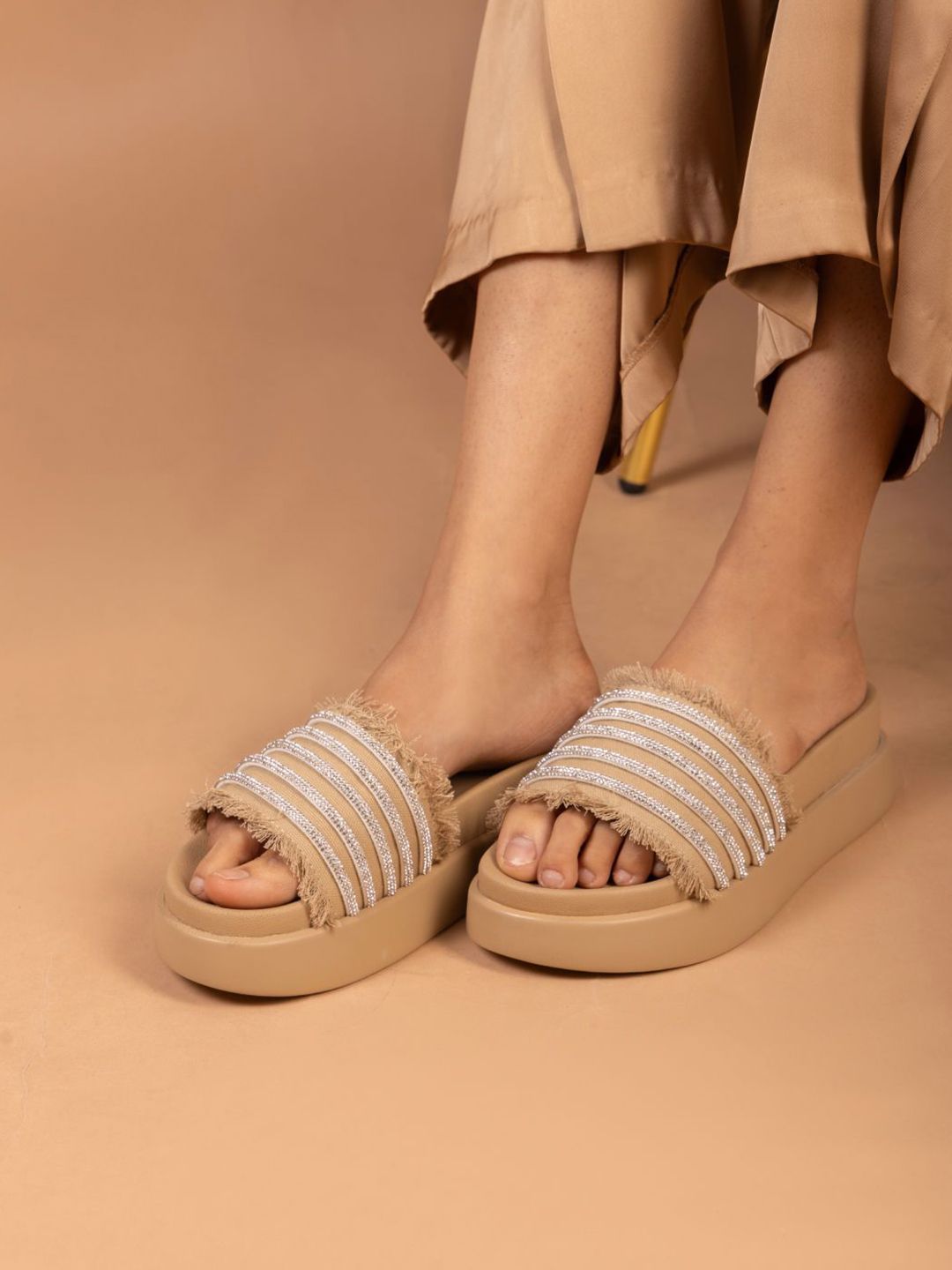 CAI CAI Diamond laced canvas platform