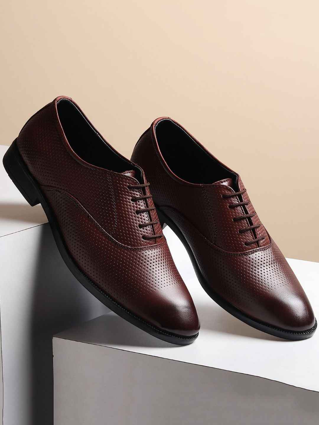 Hayes London Men Textured Leather Formal Oxford