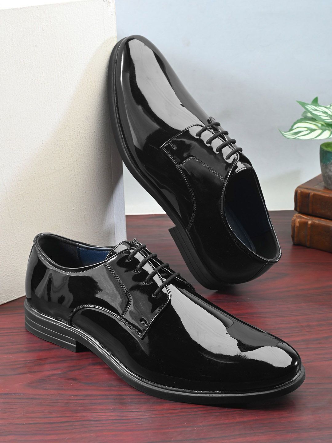 House of Pataudi Men Round Toe Lace Ups Formal Derbys