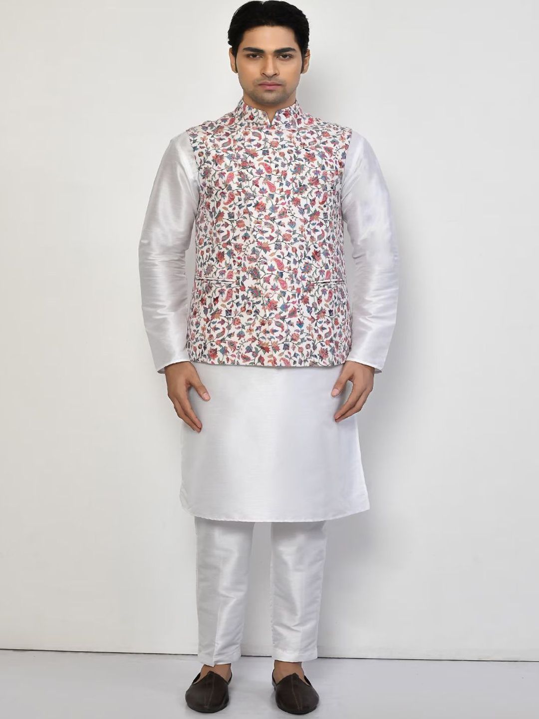 Simaaya Men Embroidered Mandarin Collar Nehru Jacket