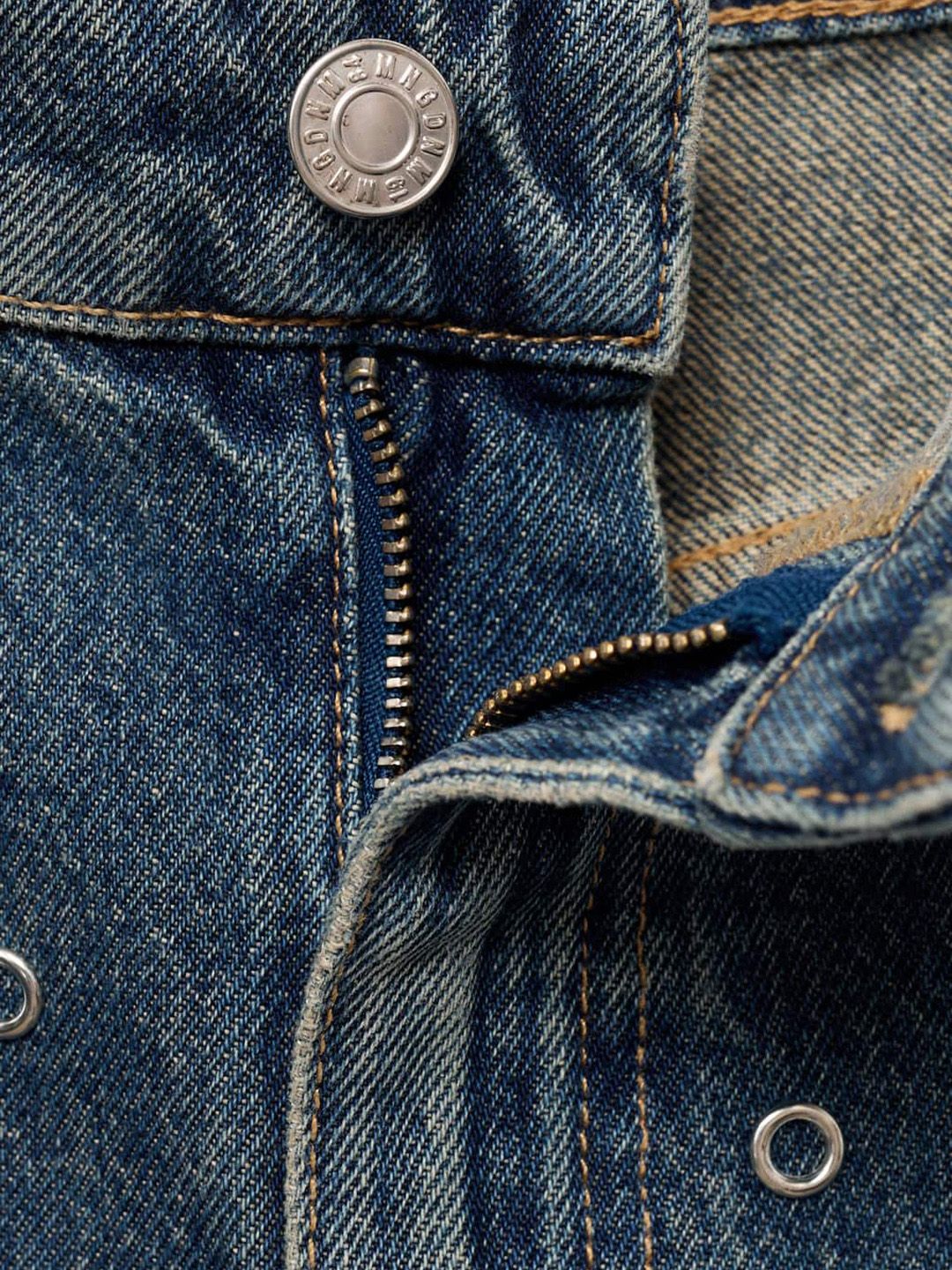 Loose Barrel Fit Mid-Rise Light Fade Embellished Jeans