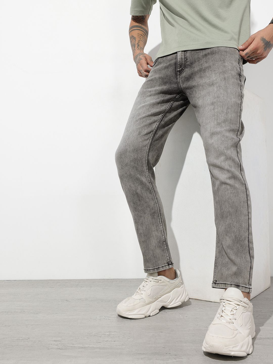 The Roadster Life Co. Men Slim Fit Heavy Fade Stretchable Jeans