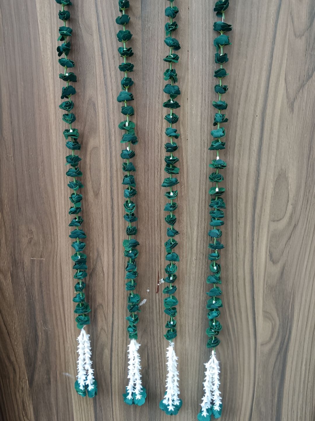 Nutts Green & White 4 Pieces Rose & Tuberose Tassel Toran
