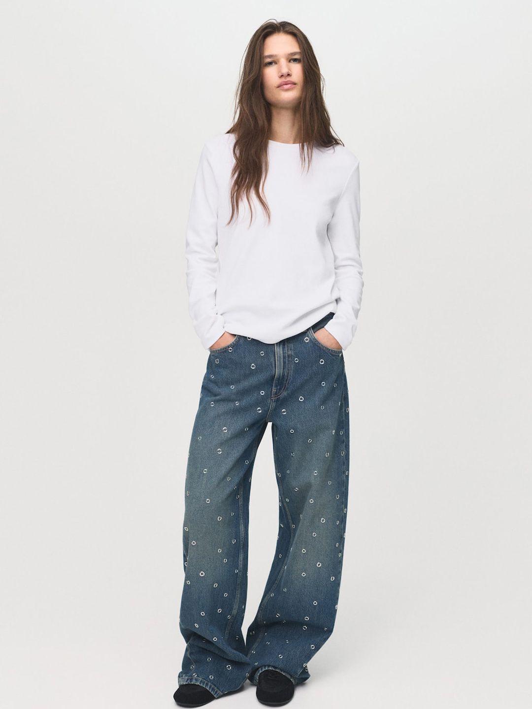 Loose Barrel Fit Mid-Rise Light Fade Embellished Jeans