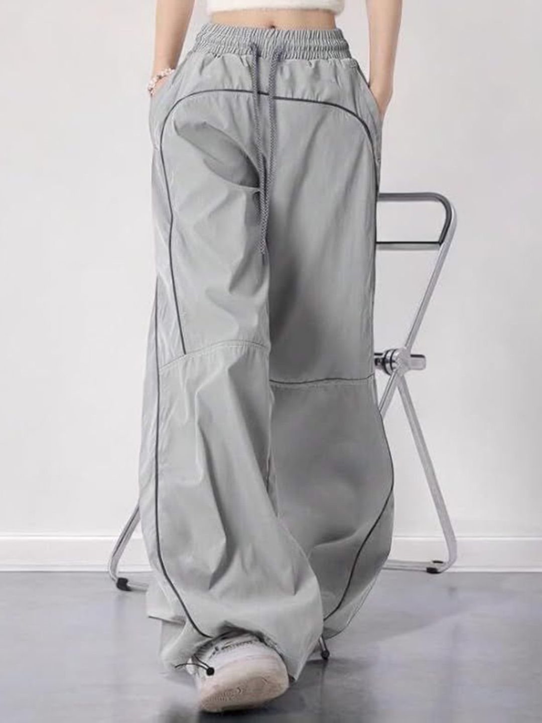 LEXREX Women Regular Fit Mid-Rise Parachute Trousers