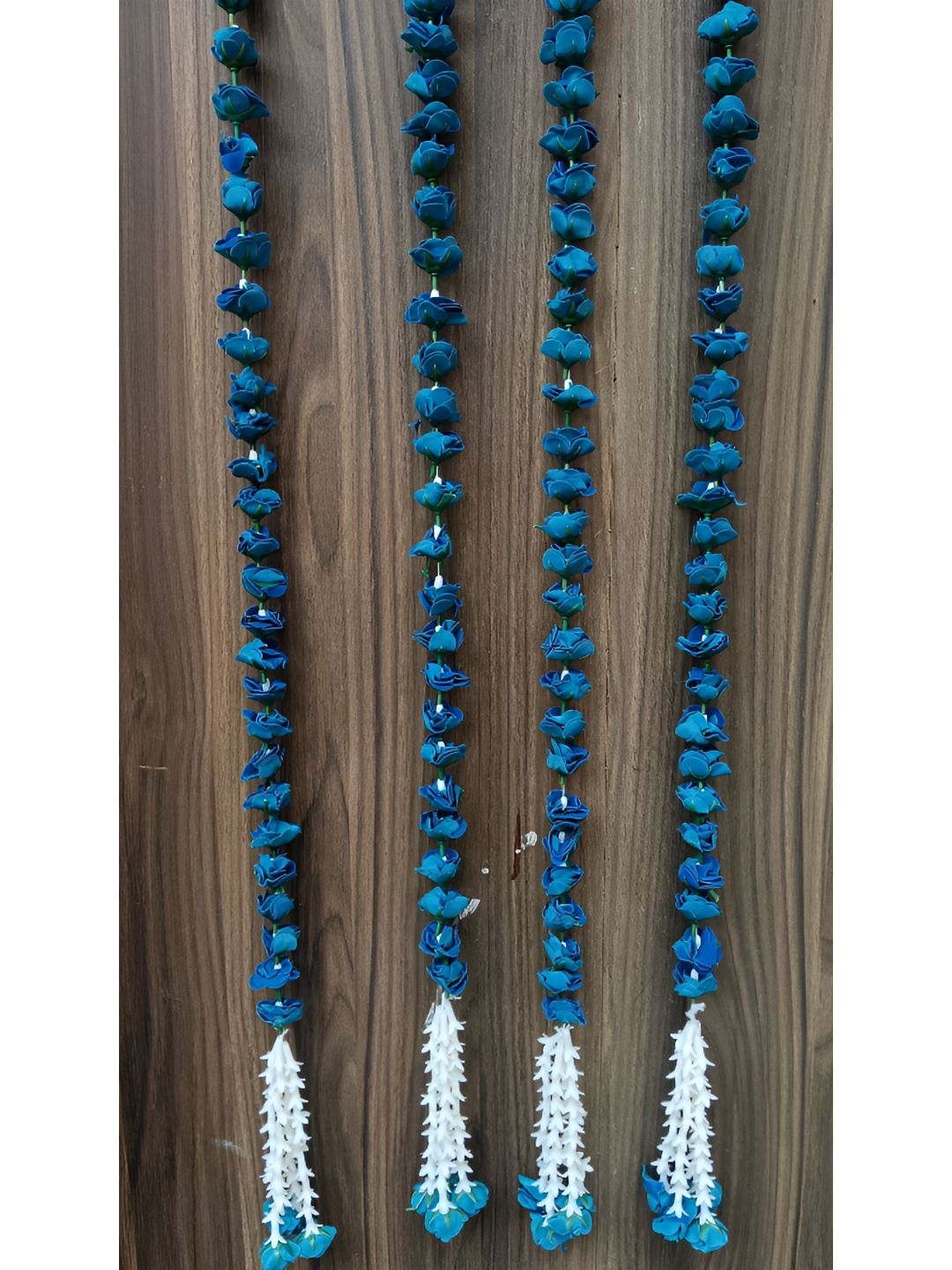 Nutts Blue & White 4 Pieces Rose & Tuberose Tassel Toran
