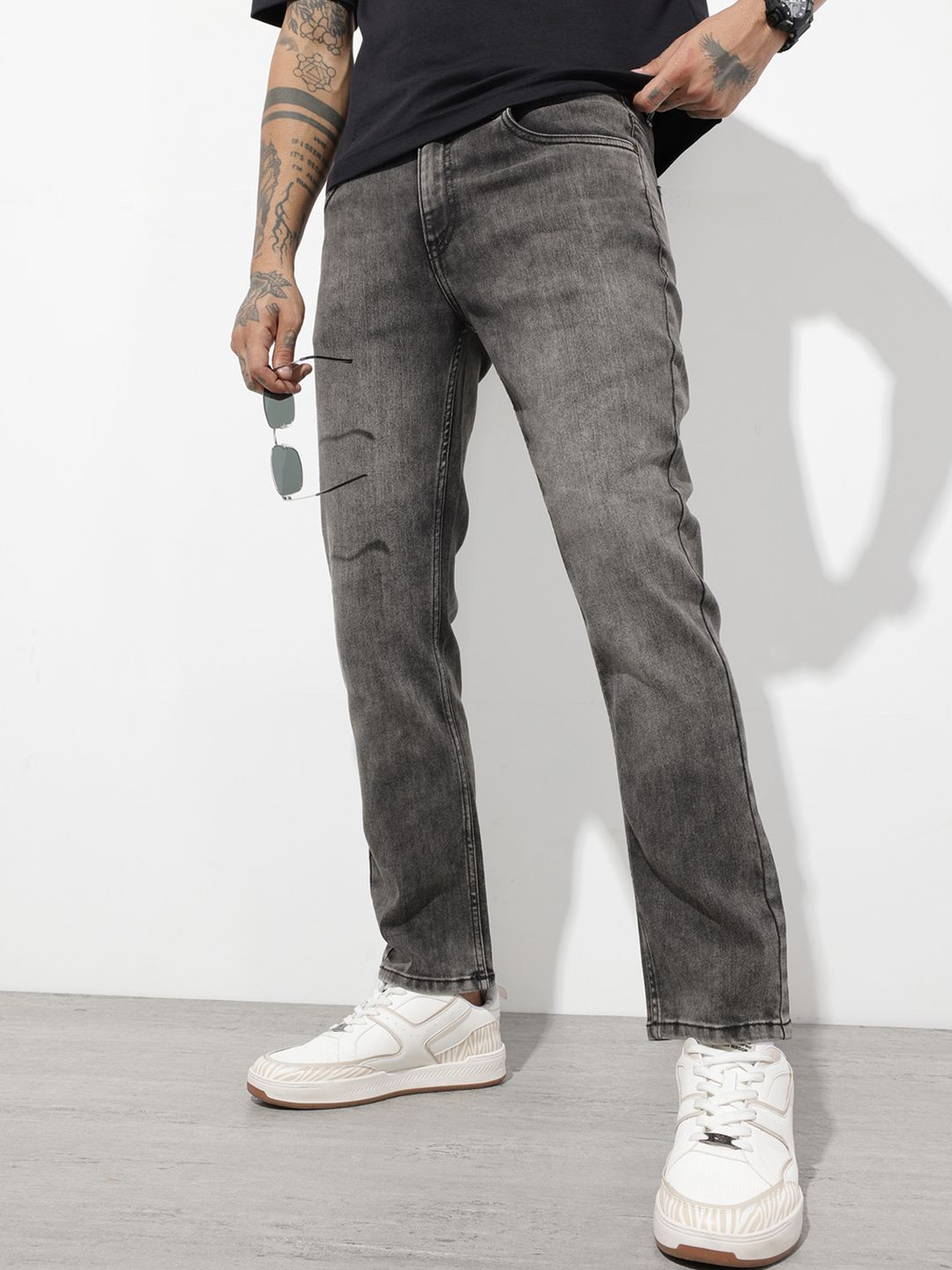 The Roadster Life Co. Men Slim Fit Heavy Fade Stretchable Jeans