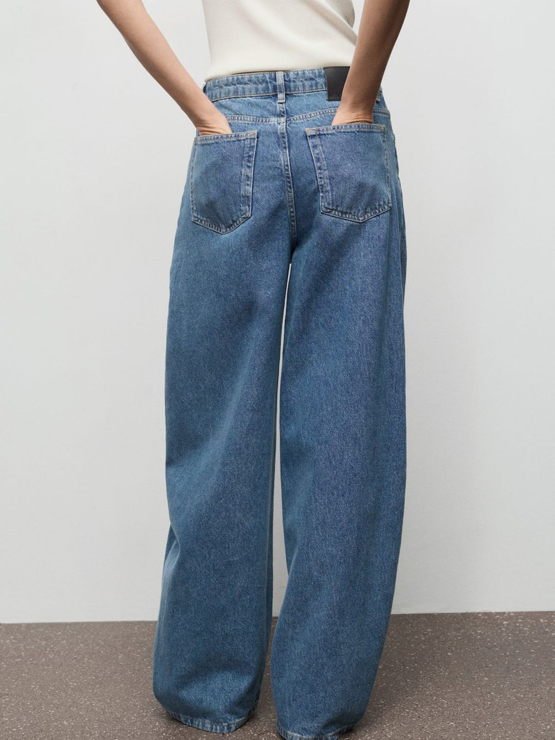 Mid-Rise Balloon Fit Light Fade Jeans