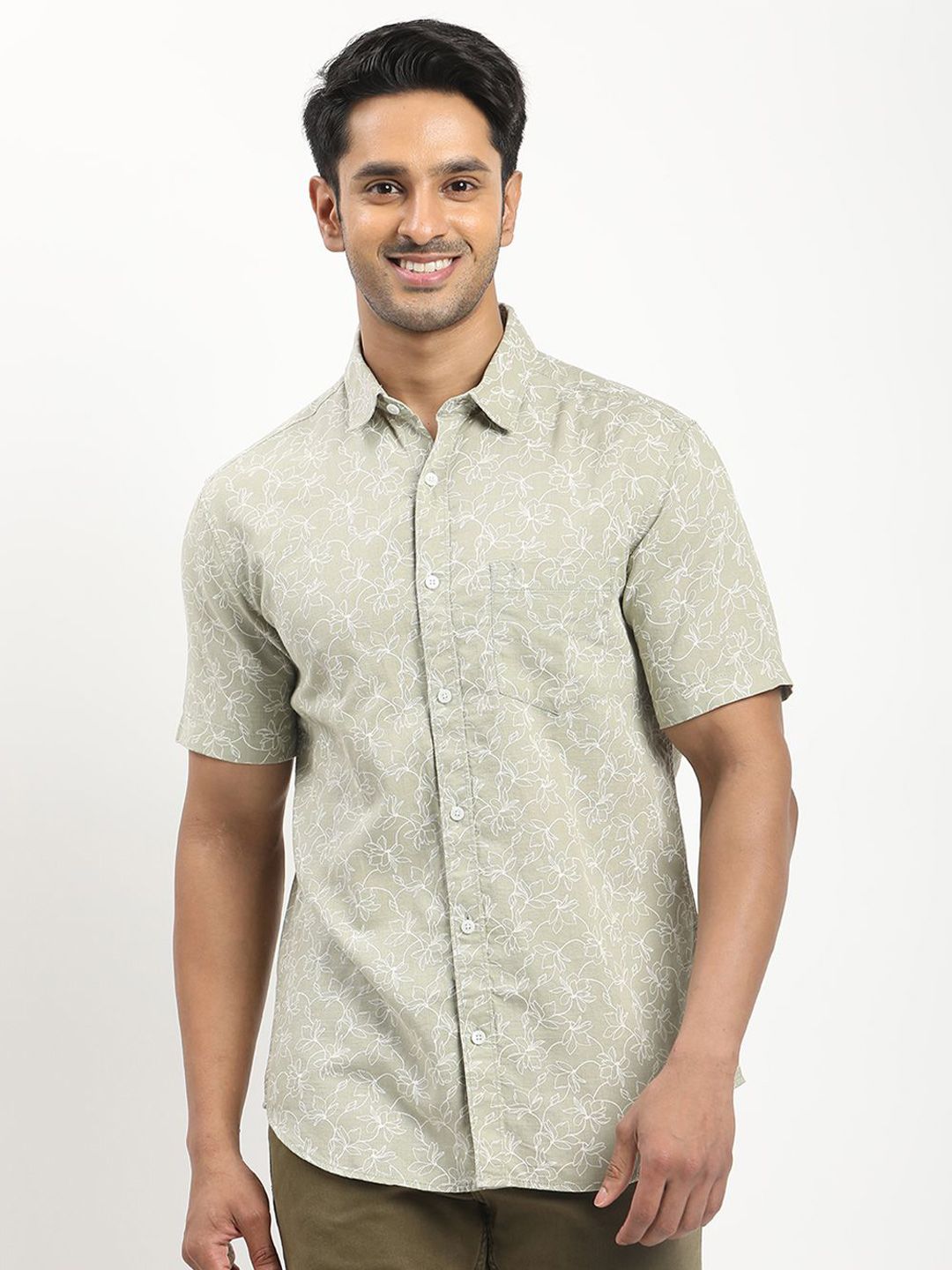 Indian Terrain Indian Terrain Men Classic Fit Floral Printed Spread Collar Casual Shirt