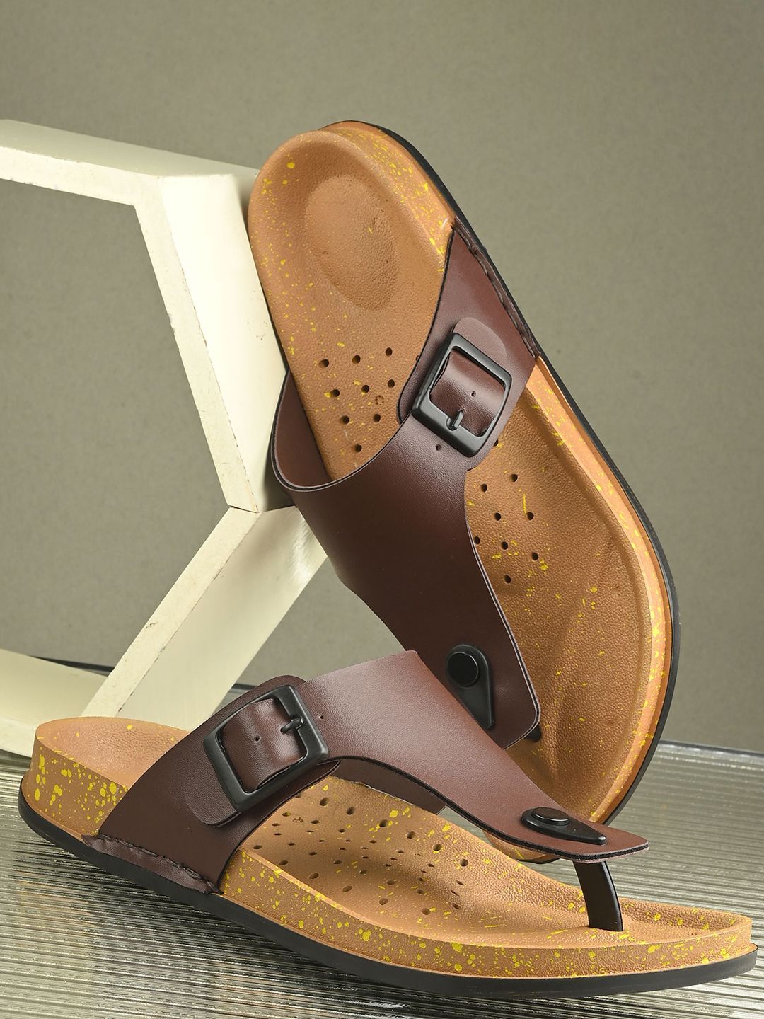 glitchez Men Printed Thong Flip-Flops