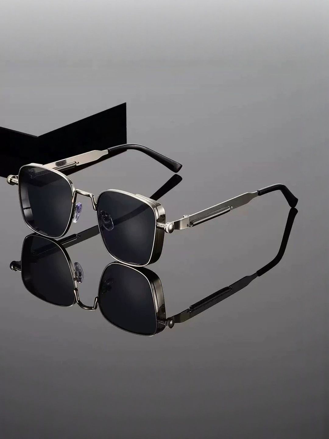 Roadster Unisex Black Casual Metal UV Protected Lens Cateye Sunglasses