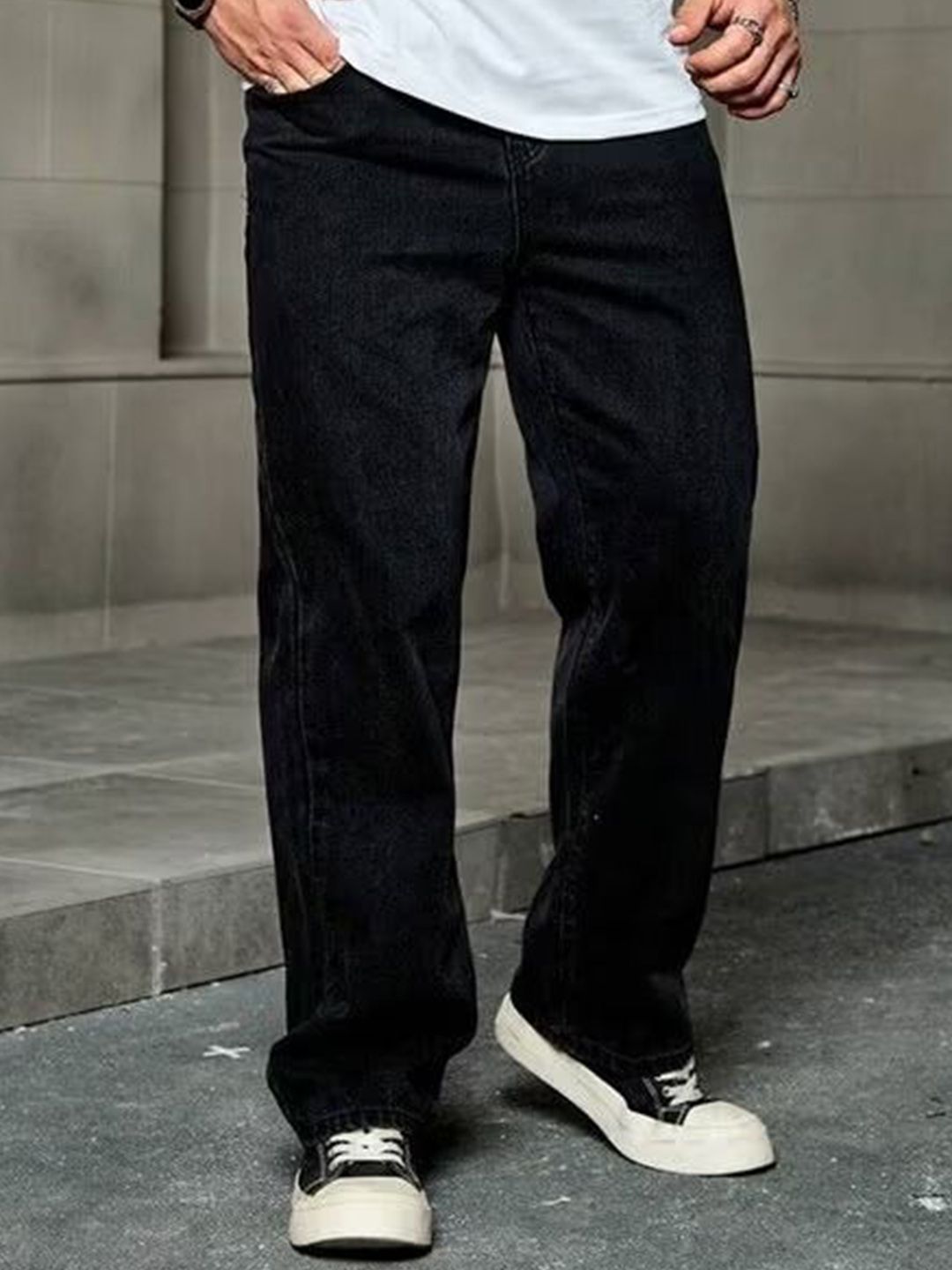 me Queen Men Relaxed Fit Mid-Rise Light Fade Jeans