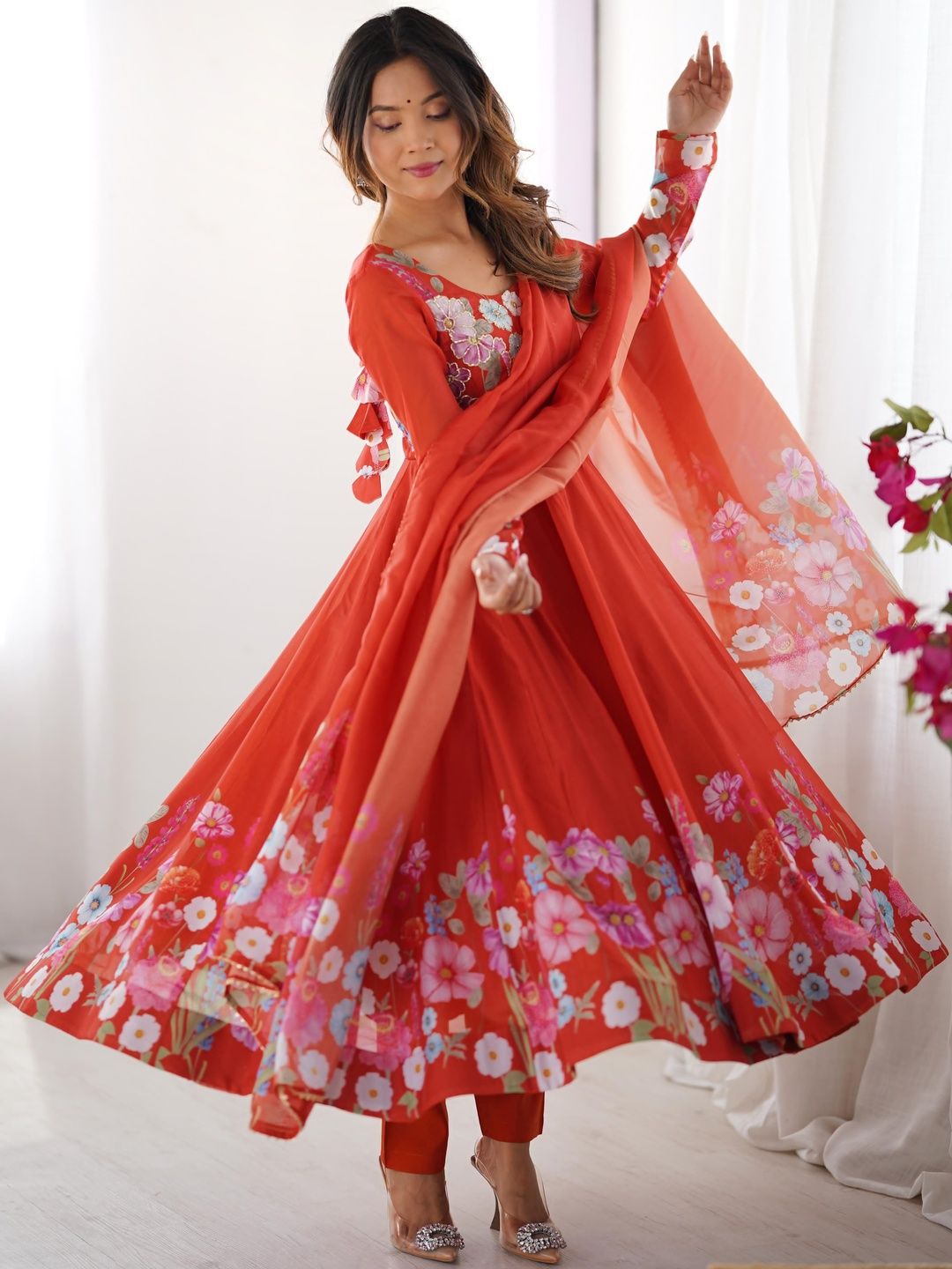 SAJAVAT ETHENIC WEAR SAJAVAT ETHENIC WEAR Women Floral Printed Kurta with Trousers & Dupatta