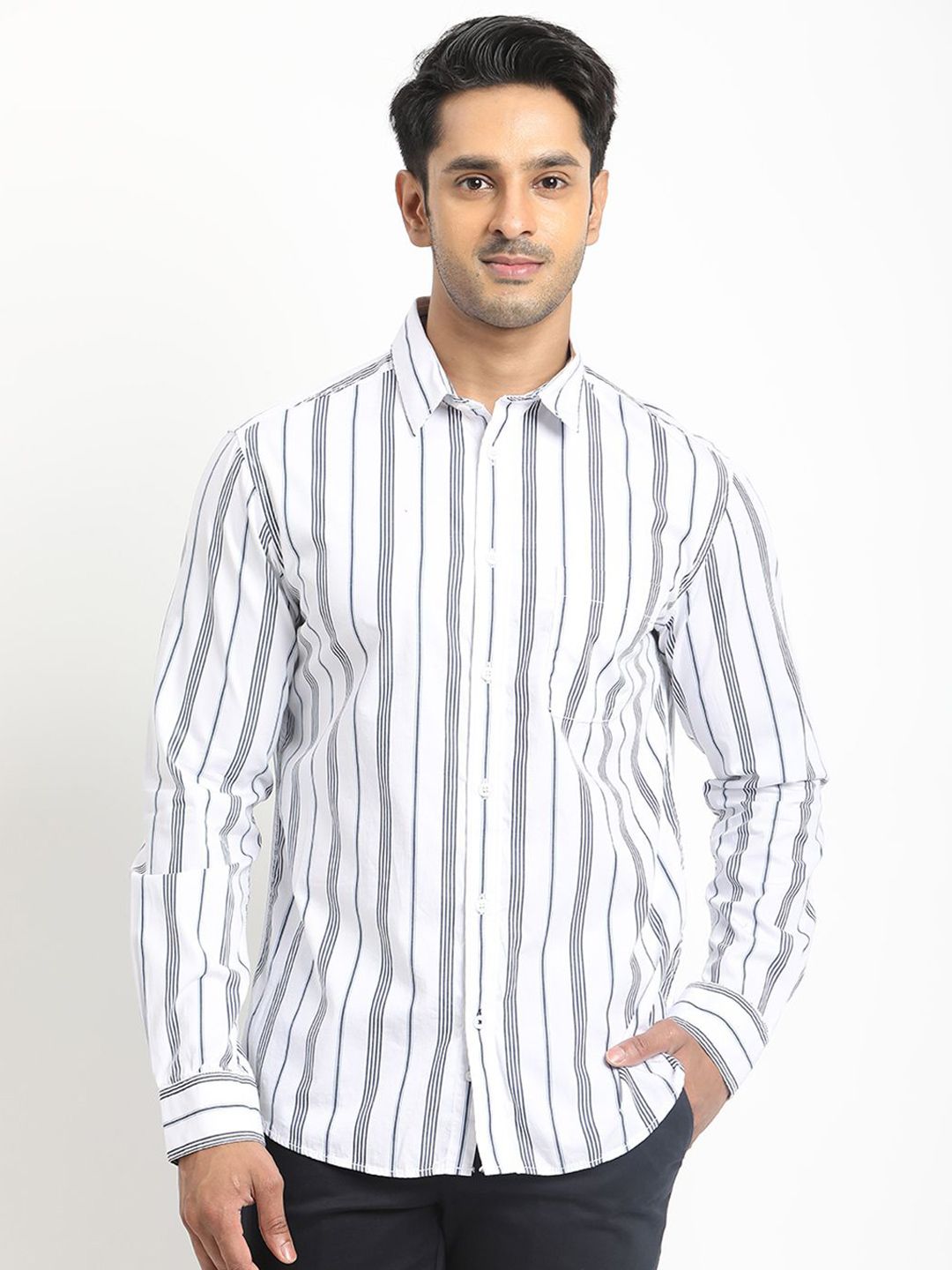 Indian Terrain Indian Terrain Men Classic Fit Vertical Striped Spread Collar Pure Cotton Casual Shirt