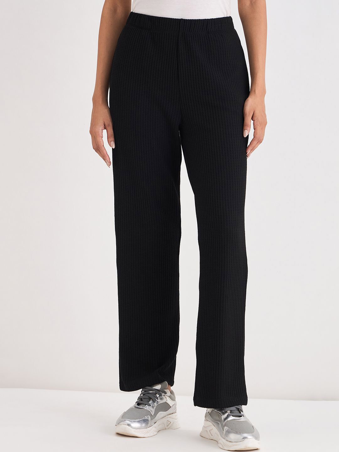 FEMMELLA Women Checked Comfort Regular Fit Mid-Rise Trousers