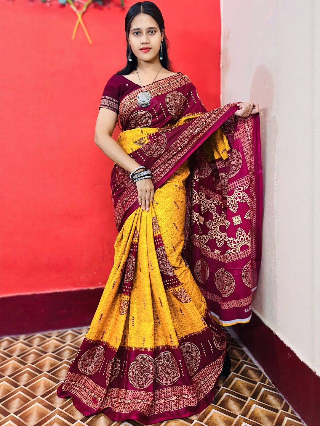 ARTFUL THREADS Women Floral Pure Cotton Sambalpuri Saree