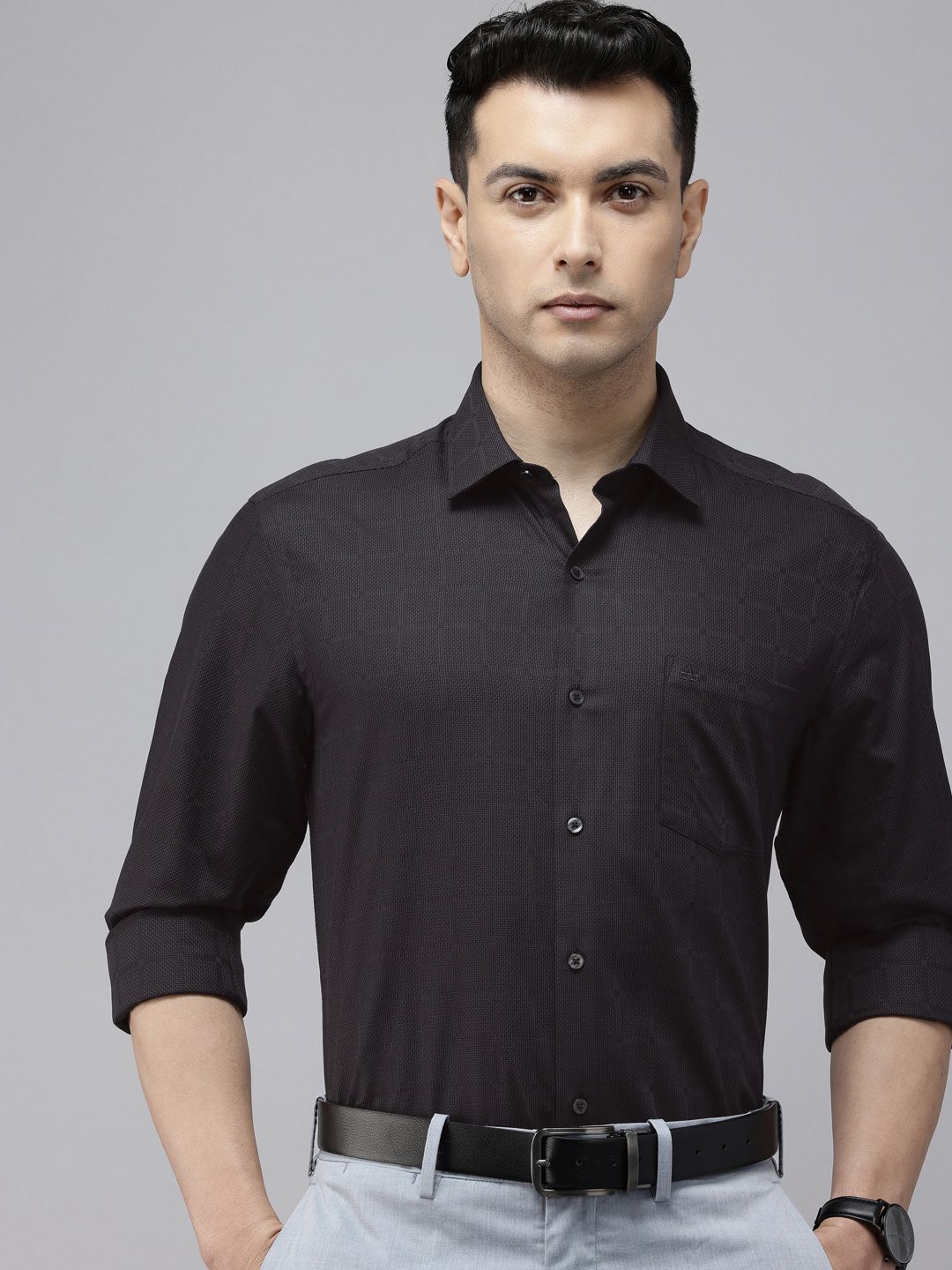 Arrow Pure Cotton Manhattan Slim Fit Textured Checked Formal Shirt