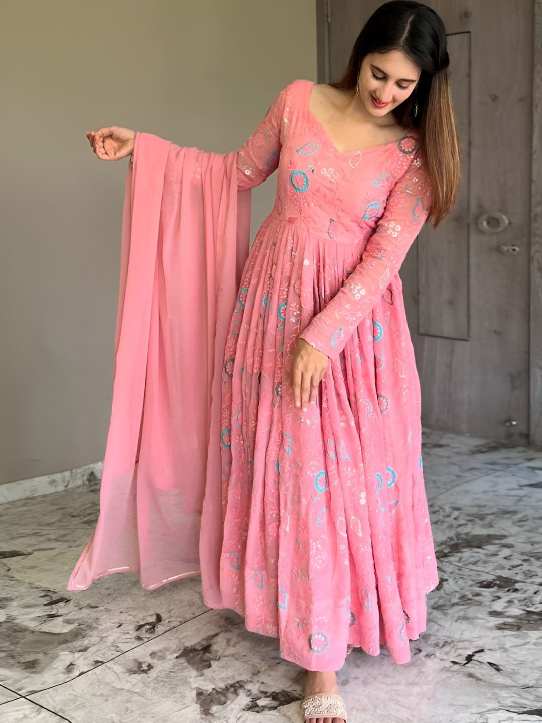 GLOSIA DESIGN Women Floral Embroidered Empire Kurta With Pyjamas & Dupatta Kurta Sets