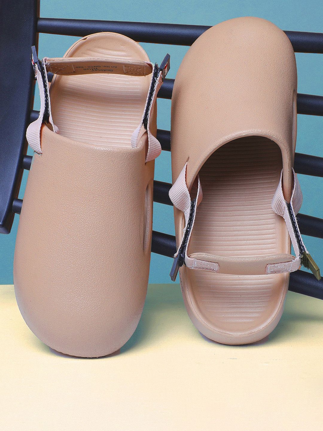 Action Plus Men Solid Clogs