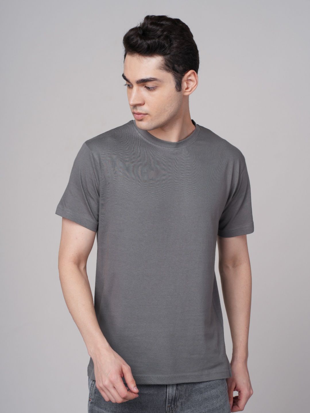 OUTLAWS Men Solid Round Neck Cotton T-shirt