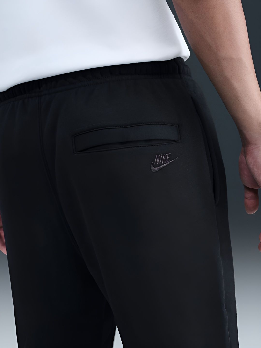 nike joggers myntra