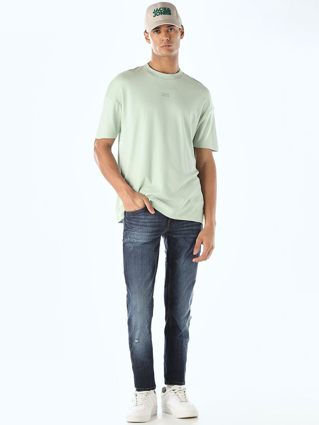 Slim Fit Low-Rise Mildly Distressed Light Fade Stretchable Jeans