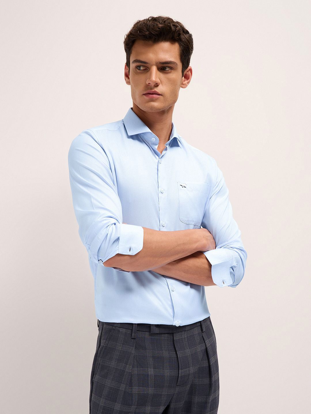 THE BEAR HOUSE Men Solid Tailored Fit Shirts