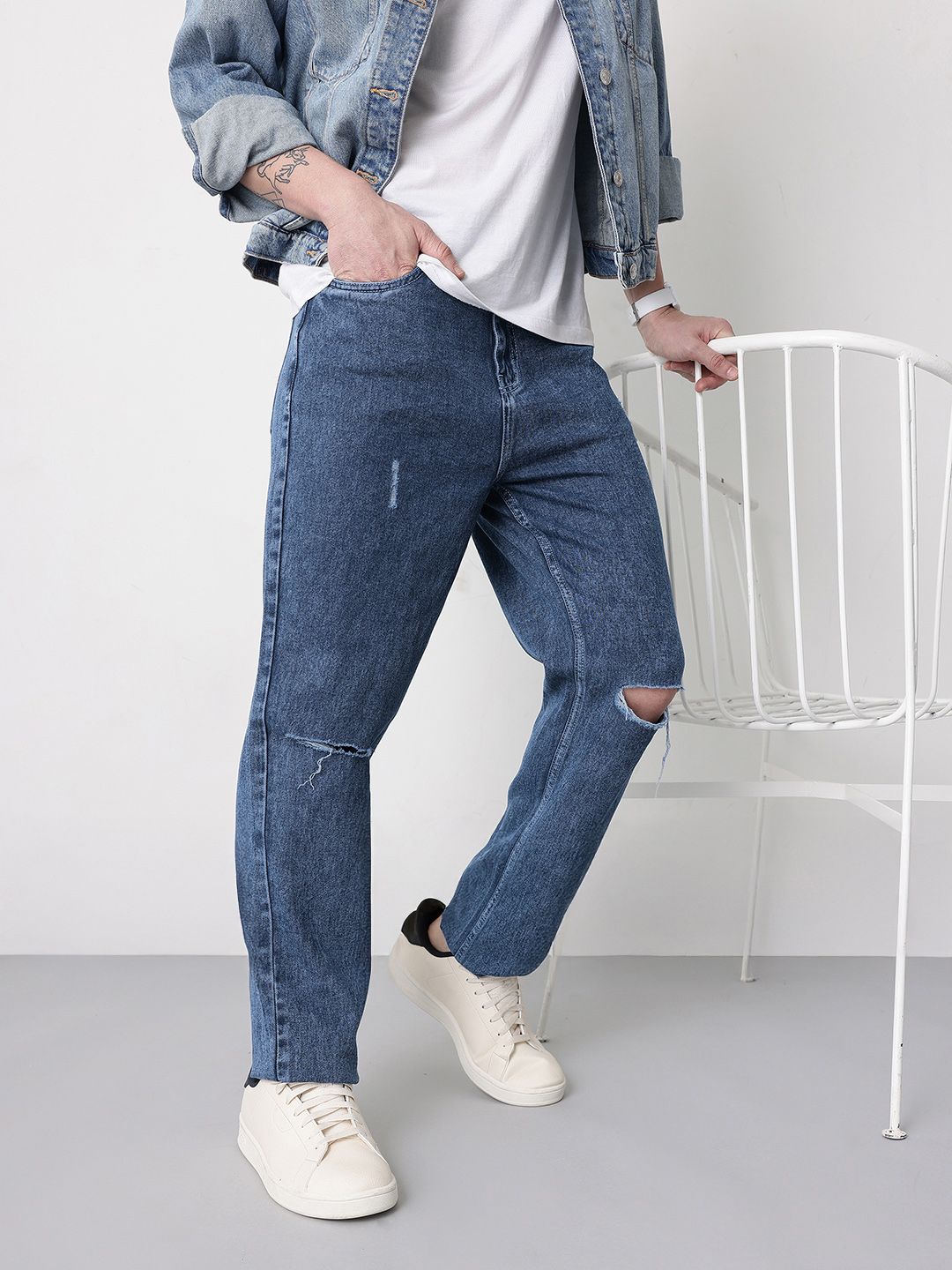 Mast & Harbour Men Mid-Rise Pure Cotton Low Distress Relaxed Tapered Fit Jeans