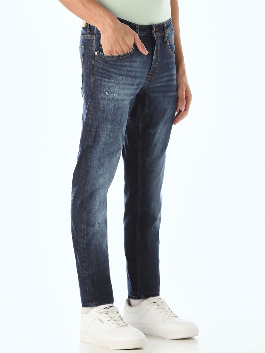 Slim Fit Low-Rise Mildly Distressed Light Fade Stretchable Jeans