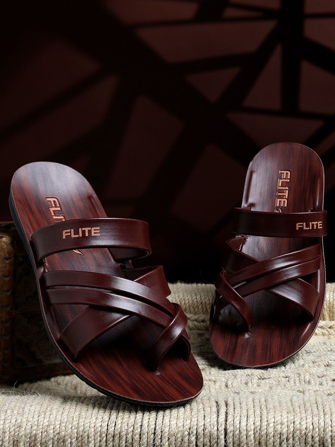 FLITE Men Textured One Toe Flip Flops