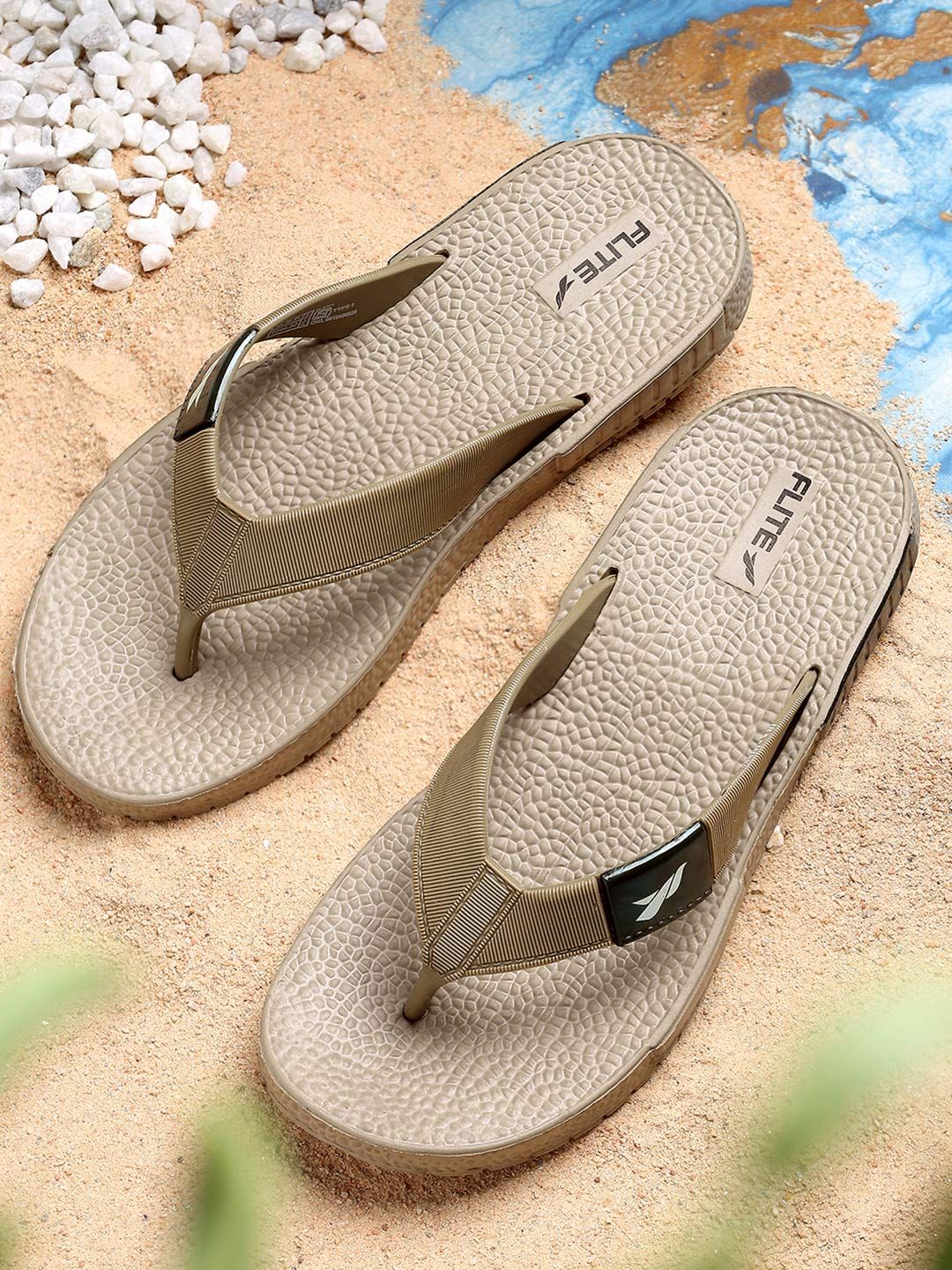 FLITE Men Textured T-Strap Flip Flops