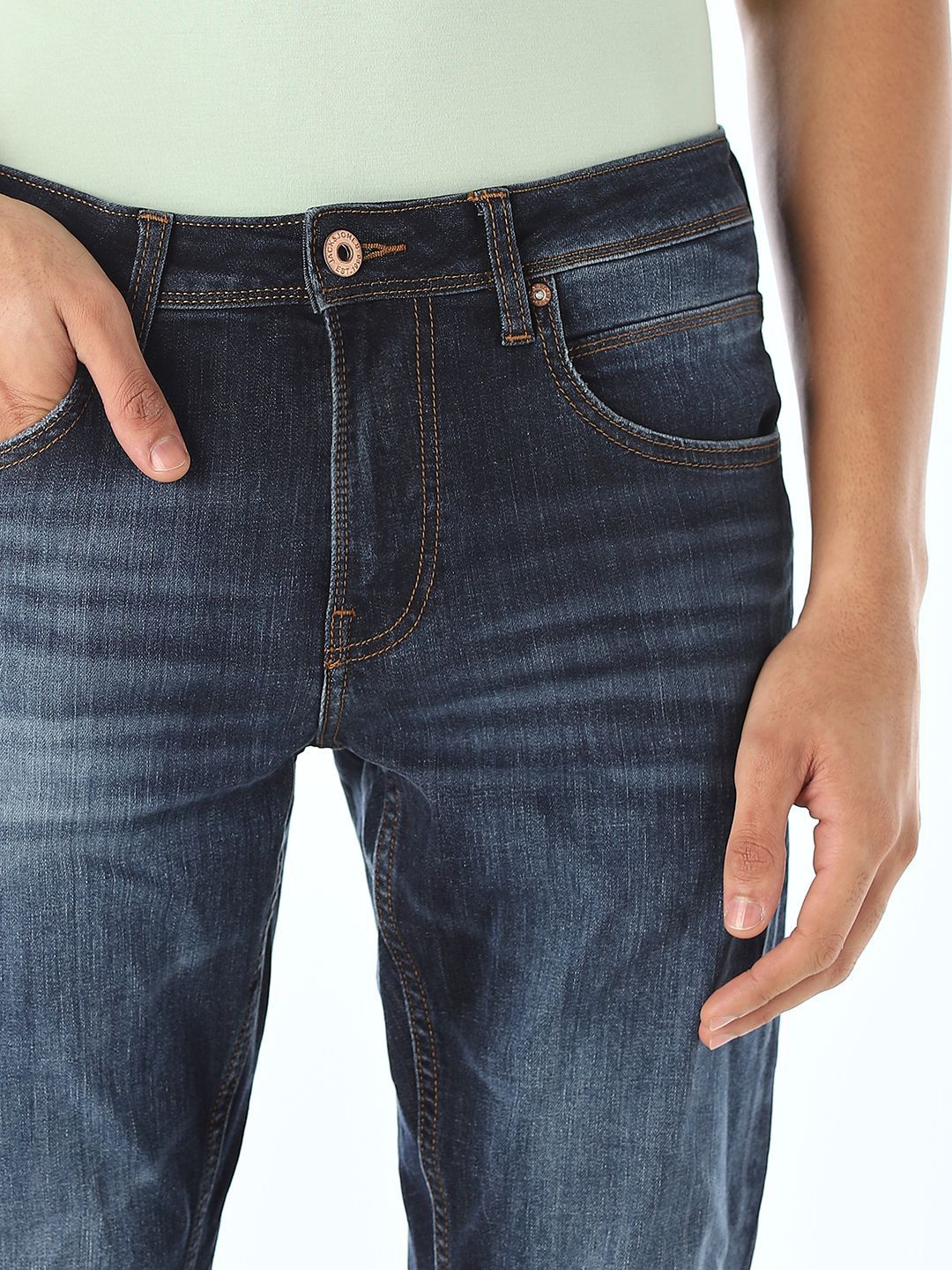 Slim Fit Low-Rise Mildly Distressed Light Fade Stretchable Jeans
