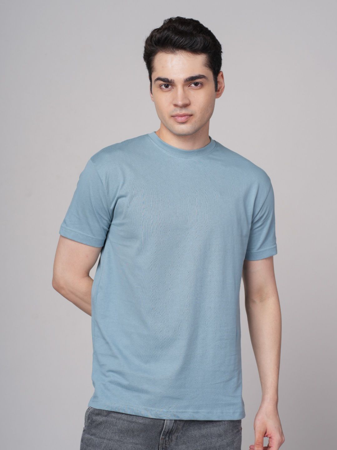 OUTLAWS Men Solid Round Neck Cotton T-shirt
