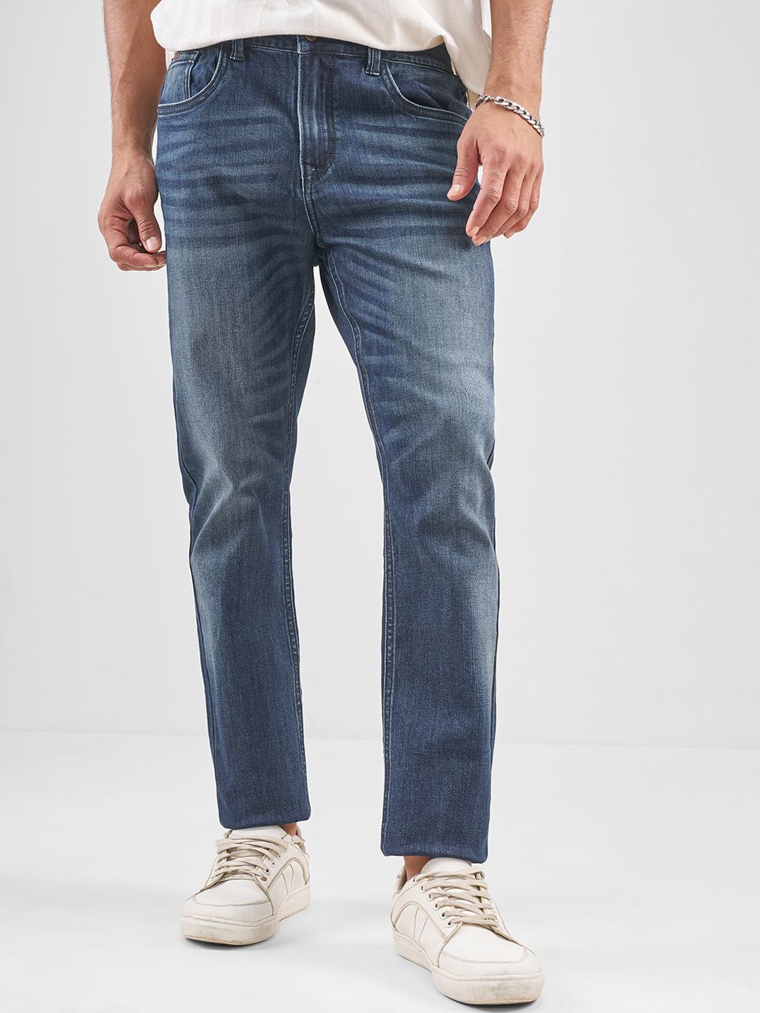 HIGHLANDER Men Slim Fit Mid-Rise Light Fade Jeans