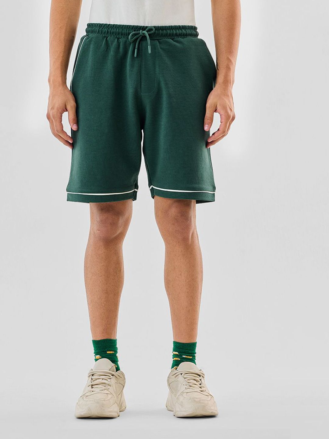 Snitch Men Green Mid-Rise Regular Fit Shorts