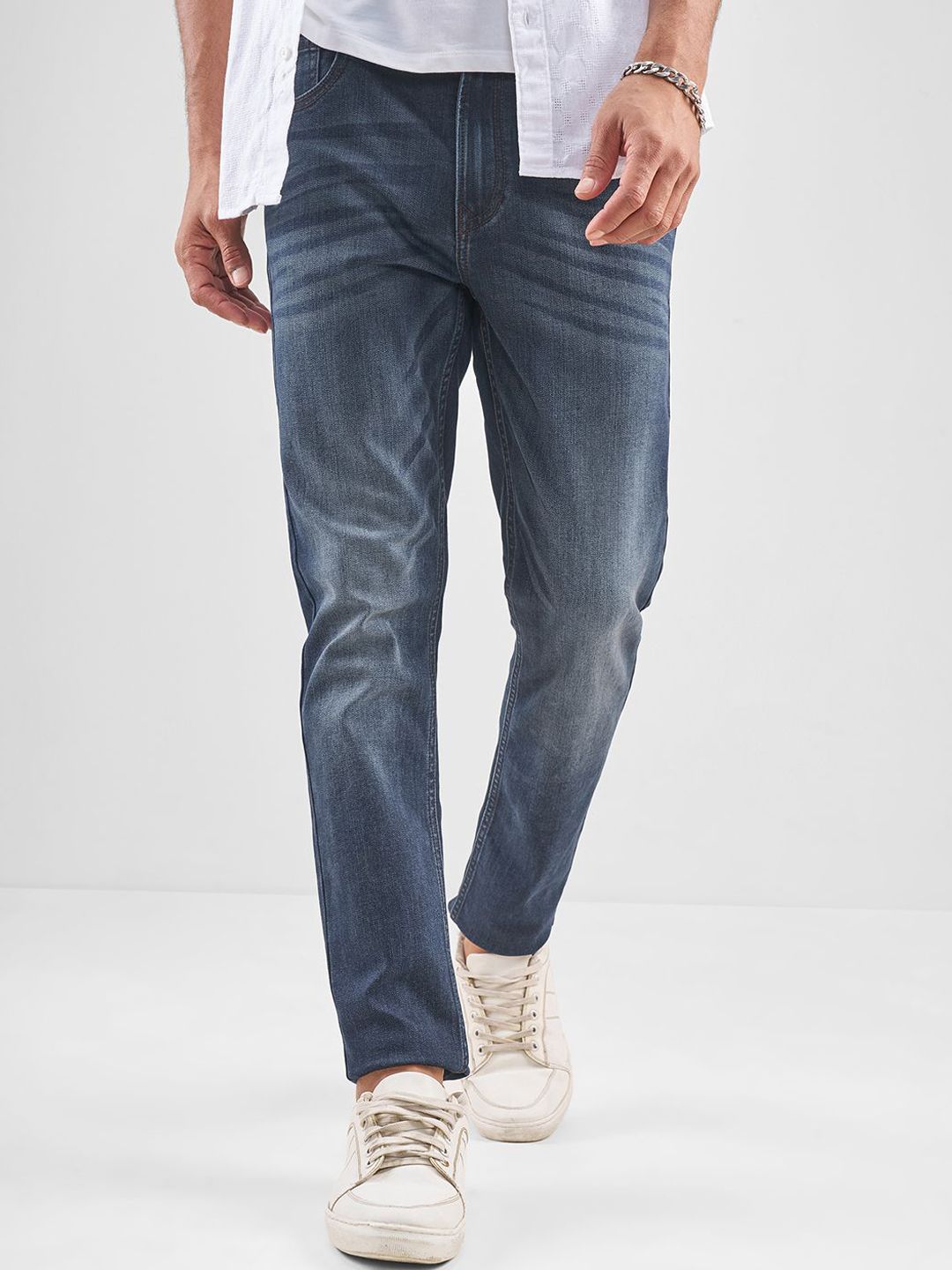 HIGHLANDER Men Slim Fit Mid-Rise Light Fade Jeans