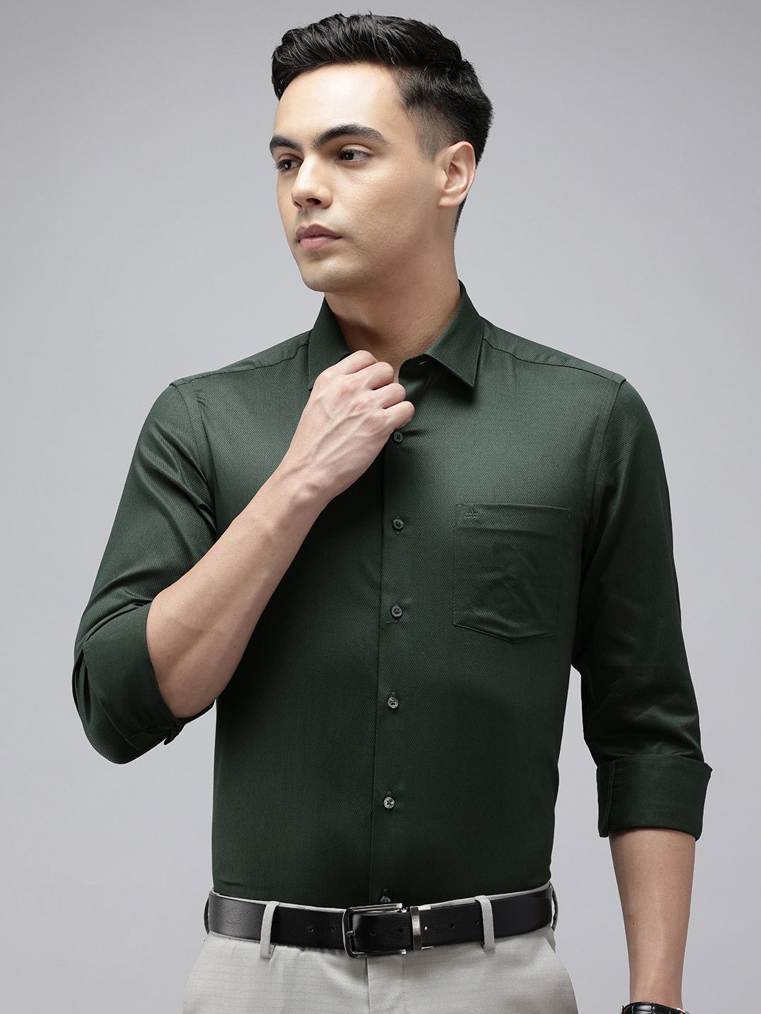 Arrow Manhattan Slim Fit Textured Pure Cotton Formal Shirt
